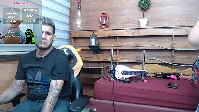 Snapshot of allison_max_tattoo chatting on 02/25/26, 01:15 allison max tattoo online show from 02/25/26, 01:15