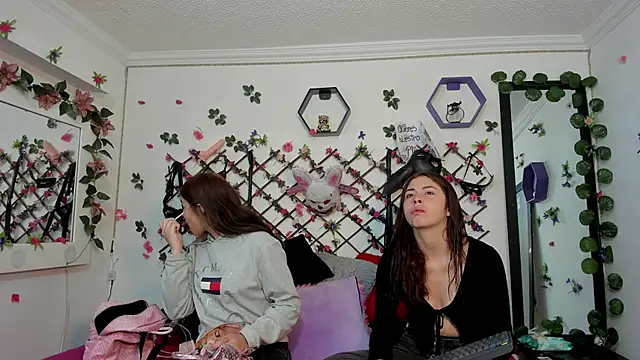 Snapshot of playful-girls chatting on 02/03/26, 12:32 playful-girls online show from 02/03/26, 12:32