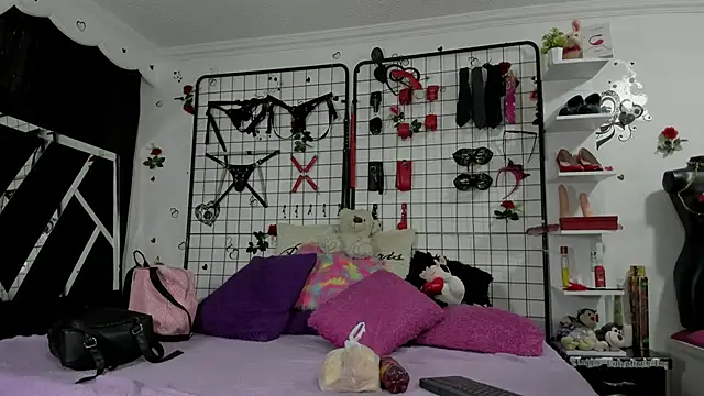 Snapshot of playful-girls chatting on 02/24/26, 01:20 playful-girls online show from 02/24/26, 01:20