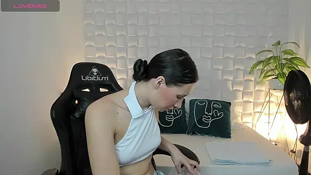 valeryn  rosse online show from 04/10/26, 02:17