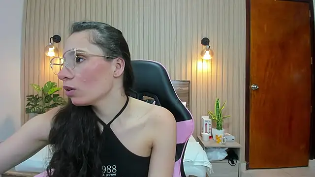 Snapshot of valeryn__rosse chatting on 07/14/26, 09:31 valeryn rosse online show from 07/14/26, 09:31