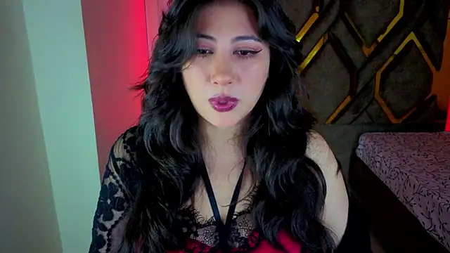 Luvienne online show from 02/15/26, 07:21