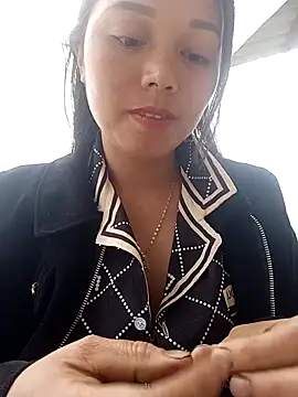 Snapshot of Rose-222 chatting on 04/24/26, 09:45 Rose-222 online show from 04/24/26, 09:45