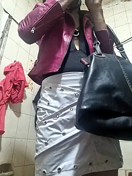 Snapshot of veronicatvcroosleather chatting on 02/02/26, 02:10 veronicatvcroosleather online show from 02/02/26, 02:10