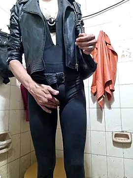 Snapshot of veronicatvcroosleather chatting on 02/07/26, 10:35 veronicatvcroosleather online show from 02/07/26, 10:35