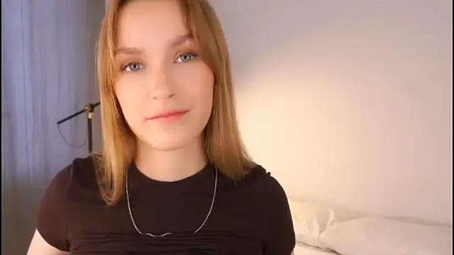 Snapshot of HellenSpelly chatting on 02/22/26, 10:19 HellenSpelly online show from 02/22/26, 10:19