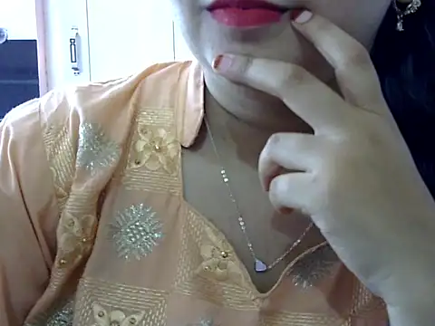 Cute Aliyaa online show from 04/09/26, 10:31