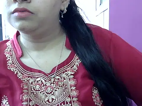 Cute Aliyaa online show from 04/17/26, 09:45