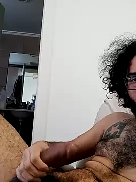 Snapshot of Batou1683 chatting on 02/12/26, 12:44 Batou1683 online show from 02/12/26, 12:44