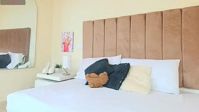 LANA LARSEN online show from 04/01/26, 01:41