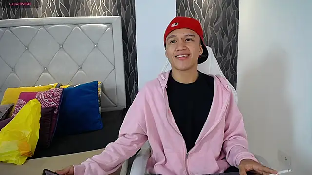 Snapshot of Dominik_Souza chatting on 02/06/26, 01:25 Dominik Souza online show from 02/06/26, 01:25