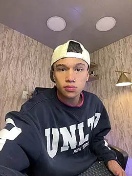 Snapshot of Dominik_Souza chatting on 02/21/26, 01:45 Dominik Souza online show from 02/21/26, 01:45