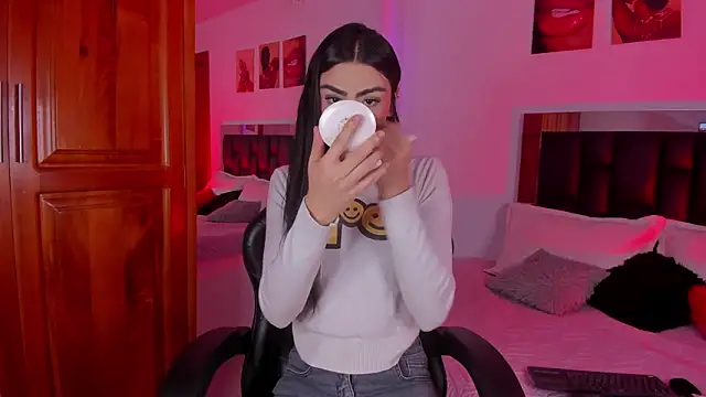 Snapshot of Isabella_Moon9 chatting on 02/13/26, 12:12 Isabella Moon9 online show from 02/13/26, 12:12