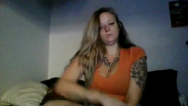 Snapshot of Gypsymomma17 chatting on 06/14/26, 03:19 Gypsymomma17 online show from 06/14/26, 03:19