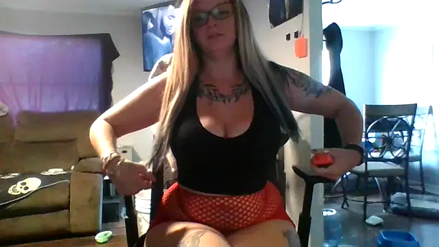 Snapshot of Gypsymomma17 chatting on 07/15/26, 05:07 Gypsymomma17 online show from 07/15/26, 05:07