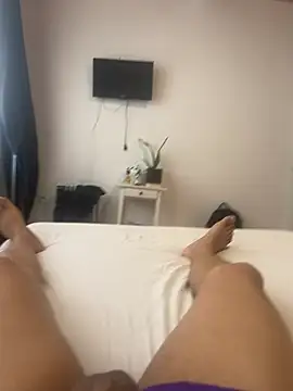 Snapshot of Leitequentegg chatting on 04/24/26, 01:24 Leitequentegg online show from 04/24/26, 01:24