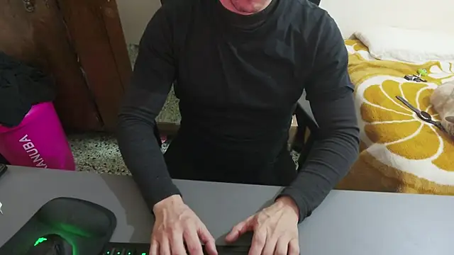 Daniiiel13 online show from 02/05/26, 08:46
