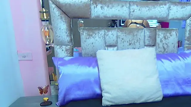 thyara noa online show from 02/07/26, 07:28