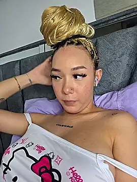 Snapshot of alaia_princess chatting on 05/10/26, 11:21 alaia princess online show from 05/10/26, 11:21