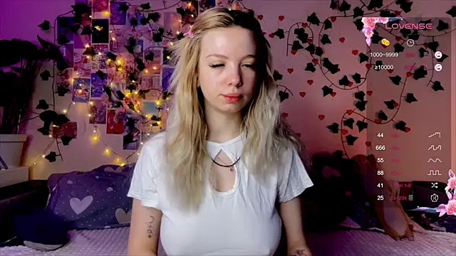 Akari-moon online show from 04/11/26, 03:22