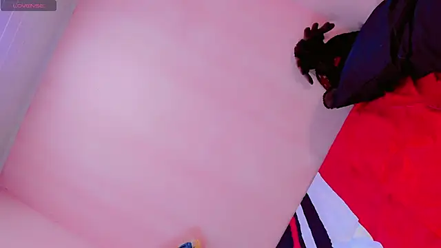 Snapshot of zoe_rous2 chatting on 02/06/26, 01:47 zoe rous2 online show from 02/06/26, 01:47