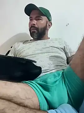 Snapshot of hairyandbigmann chatting on 02/05/26, 02:27 hairyandbigmann online show from 02/05/26, 02:27