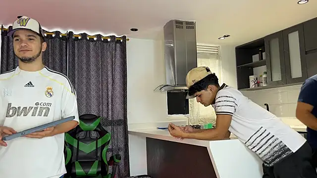 Snapshot of TheBatMansion chatting on 02/18/26, 09:55 TheBatMansion online show from 02/18/26, 09:55