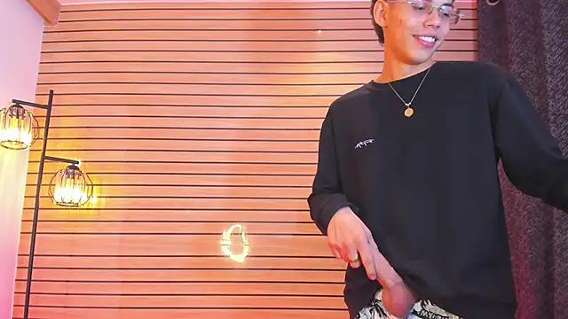 TheBatMansion online show from 04/05/26, 04:53