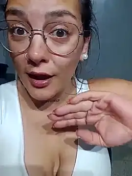 Snapshot of kuramaqueen chatting on 02/20/26, 06:26 kuramaqueen online show from 02/20/26, 06:26