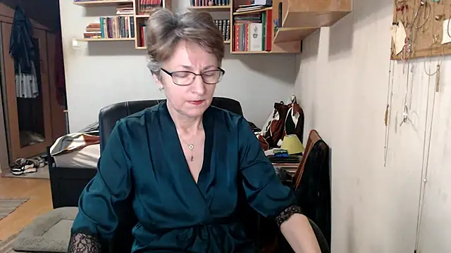 katemodel online show from 09/30/25, 07:24