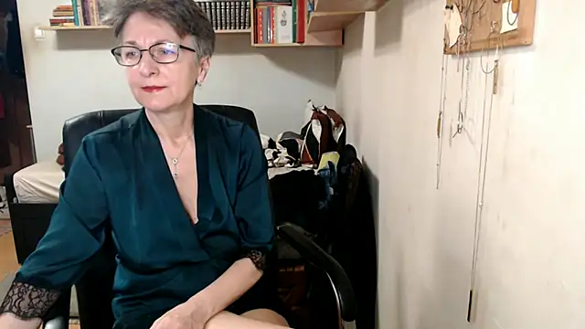 katemodel online show from 10/27/25, 07:23