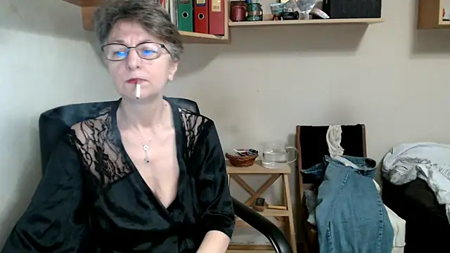 katemodel online show from 11/18/25, 07:57