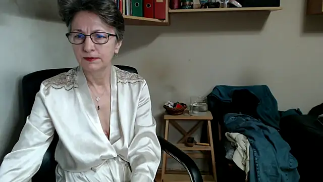 katemodel online show from 11/23/25, 06:57