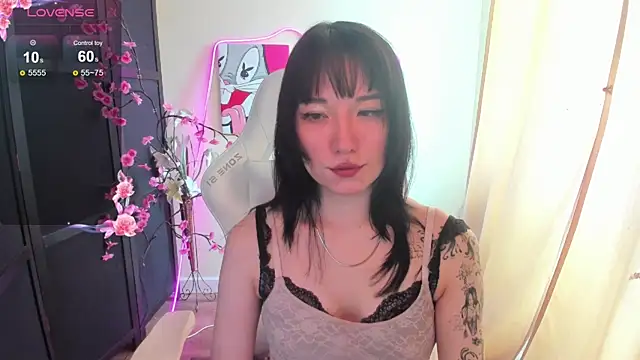 AliceeinWonderlanddd online show from 04/08/26, 03:17