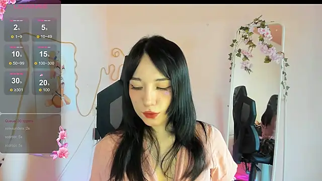 AliceeinWonderlanddd online show from 04/11/26, 07:45