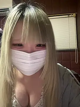 Snapshot of uni_nvqnl2 chatting on 02/10/26, 01:37 uni nvqnl2 online show from 02/10/26, 01:37