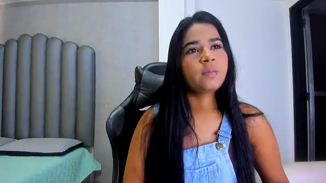 Snapshot of Shirleytaylor- chatting on 02/23/26, 11:18 Shirleytaylor- online show from 02/23/26, 11:18