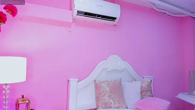 Maia Hotts online show from 04/21/26, 02:51