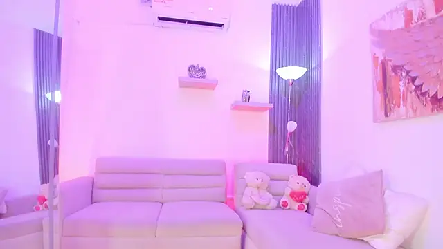 Snapshot of TAHIELA_ chatting on 02/21/26, 10:38 TAHIELA online show from 02/21/26, 10:38