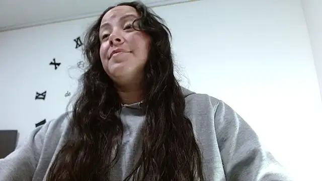 Snapshot of ElaMurray02 chatting on 02/04/26, 01:17 ElaMurray02 online show from 02/04/26, 01:17