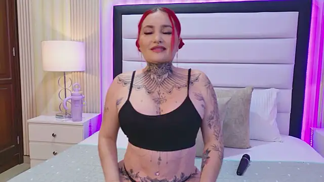 AlejandraMartinezz online show from 02/11/26, 02:00