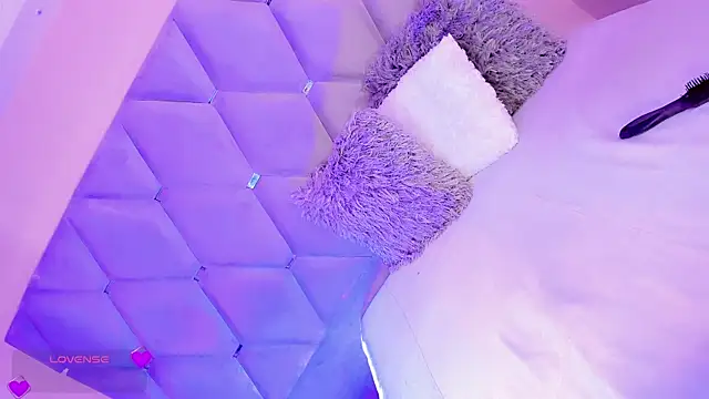 EmmaSweet23 online show from 04/11/26, 08:24