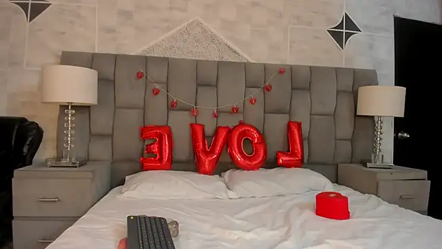 Snapshot of ZoehPeterr_ chatting on 02/15/26, 05:15 ZoehPeterr online show from 02/15/26, 05:15