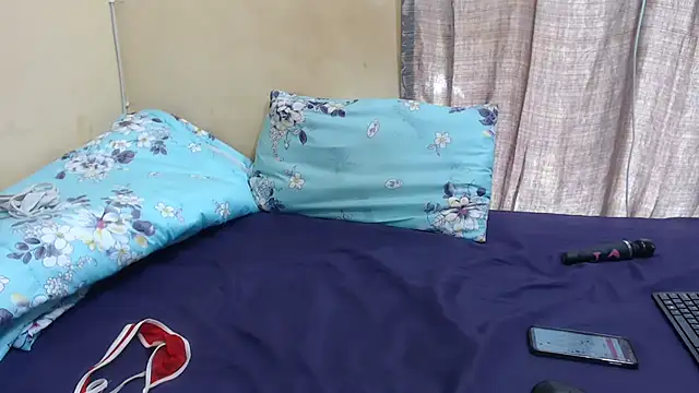 Snapshot of XxxExoticxx27 chatting on 02/13/26, 10:33 XxxExoticxx27 online show from 02/13/26, 10:33