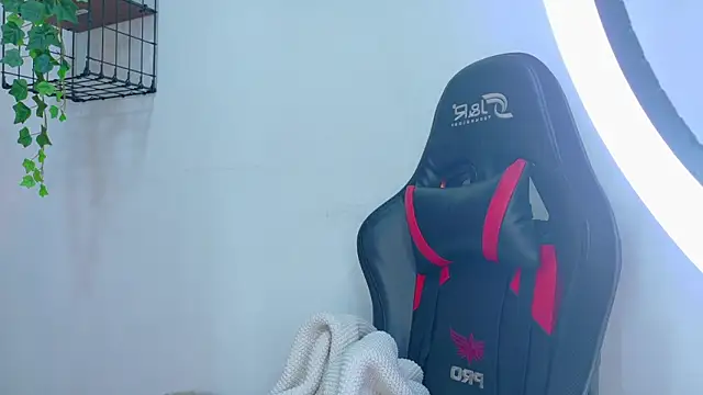 Snapshot of AnnieRouse__ chatting on 02/05/26, 11:48 AnnieRouse online show from 02/05/26, 11:48