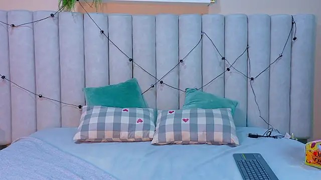 Snapshot of AnnieRouse__ chatting on 02/08/26, 11:46 AnnieRouse online show from 02/08/26, 11:46