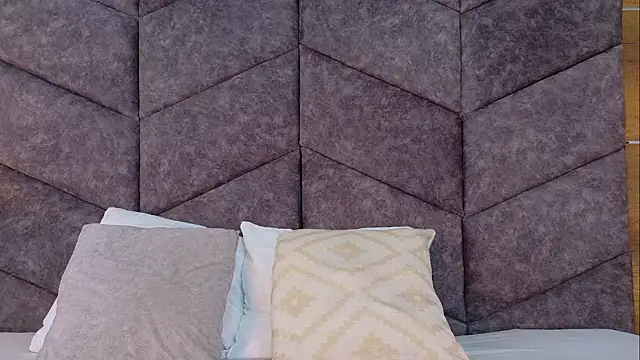 AnnieRouse   online show from 04/11/26, 11:47