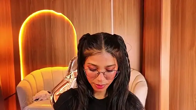 Alina b  online show from 05/05/26, 08:06