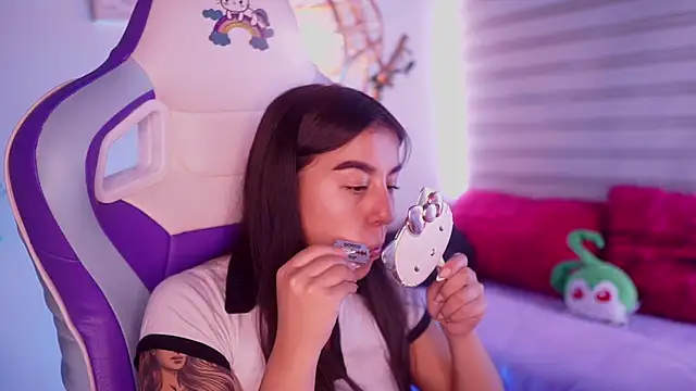 Snapshot of mavi_boo chatting on 02/13/26, 06:59 mavi boo online show from 02/13/26, 06:59