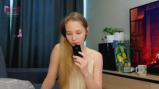 Snapshot of y0ur_sunshinee chatting on 02/05/26, 06:18 y0ur sunshinee online show from 02/05/26, 06:18